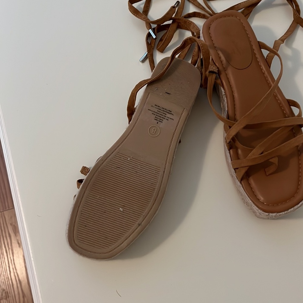 Universal Thread Sandals - image 3